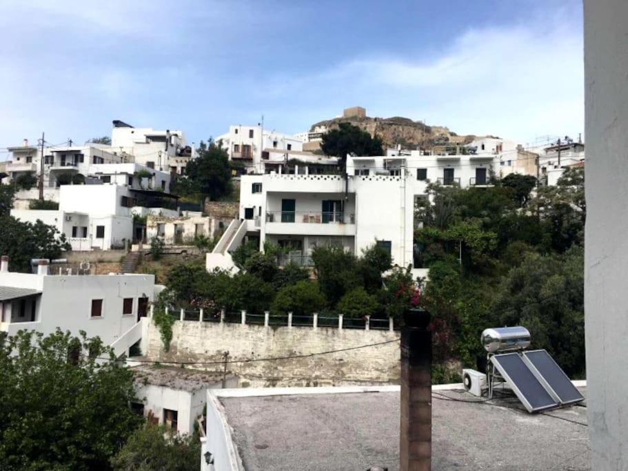 Μονοκατοικία Με Θέα Τη Χώρα Скирос Экстерьер фото